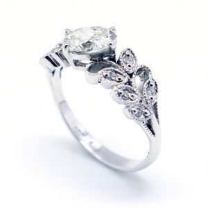 18ct White Gold Ring